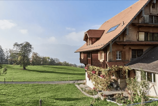 SCHWEIZER FLÜCHTEN IN DIE BERGE